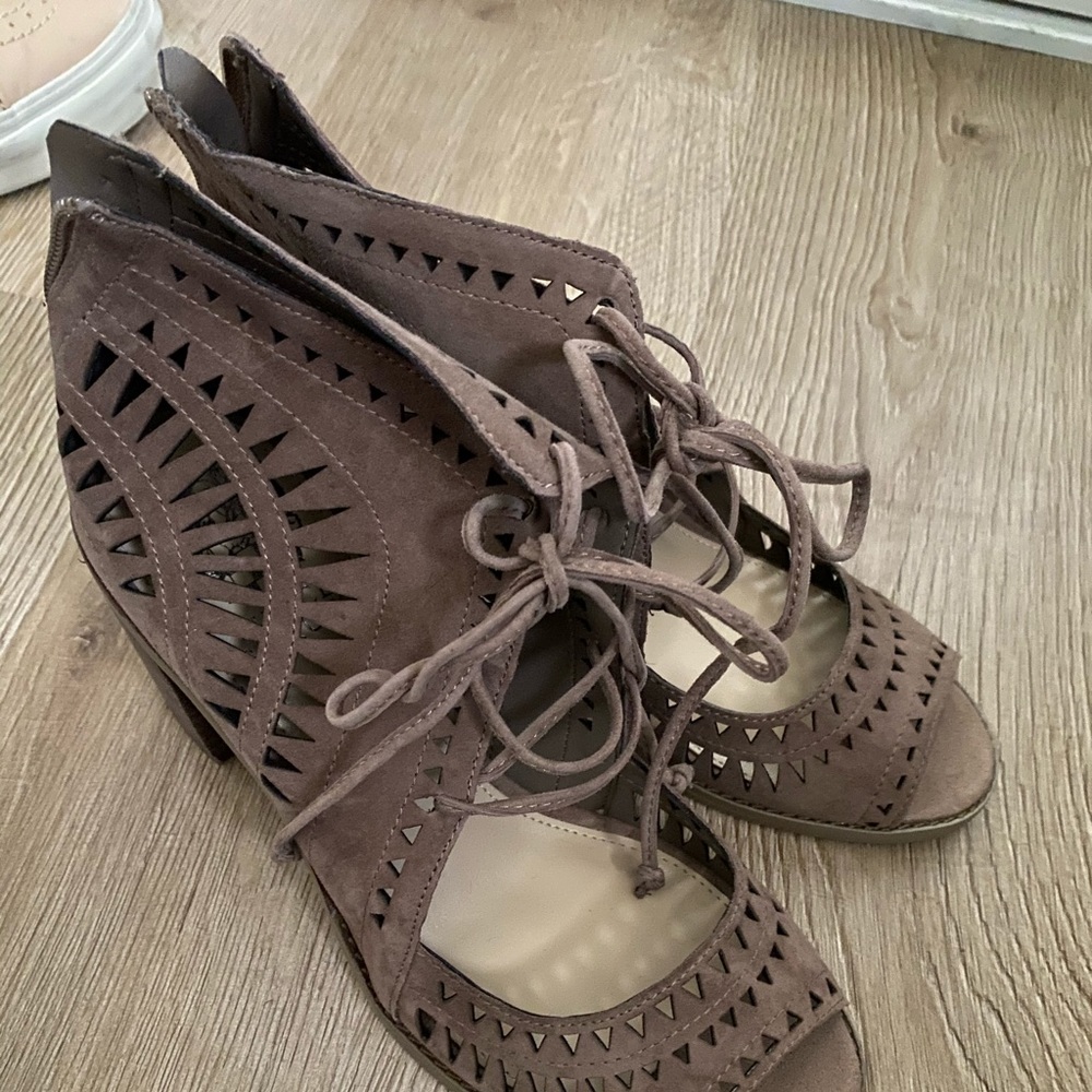 New wo box Dolce Vita cut out black heels size 8